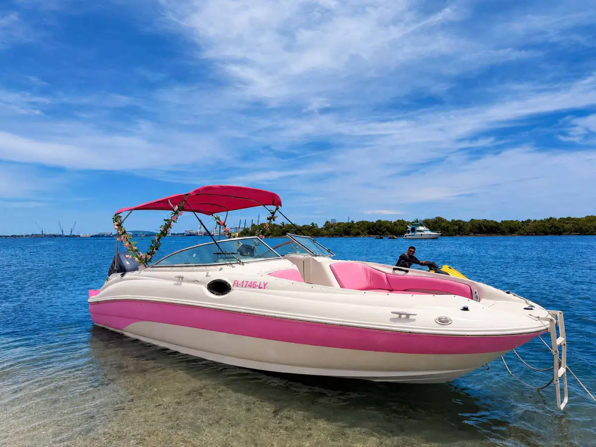 26ft pink Sea Ray boat rental Miami in shallow water with the swim ladder down