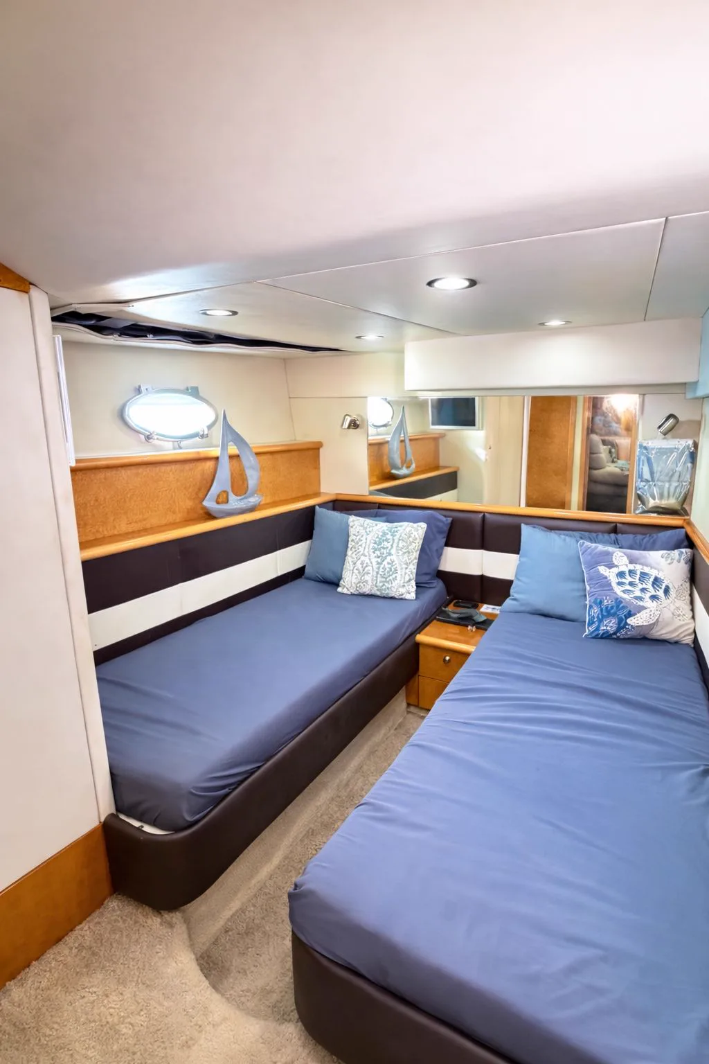 Twin stateroom with two single beds on the Tiffany Predator yacht