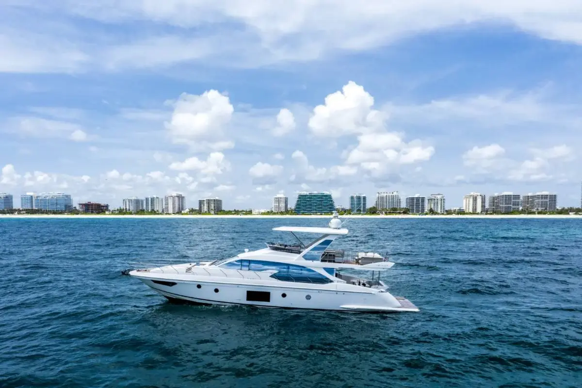 70ft Azimut Flybridge yacht rental Miami aerial starboard view