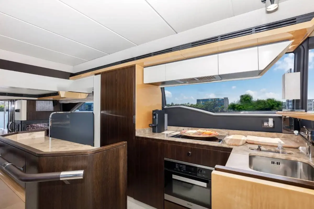 70ft Azimut Flybridge Miami onboard bar and drinks setup