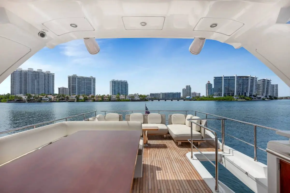 70ft Azimut Flybridge Miami cruising on Biscayne Bay near Star Island