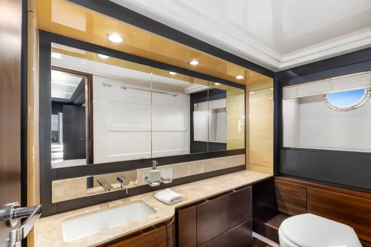 70ft Azimut Flybridge Miami luxury salon interior and lounge