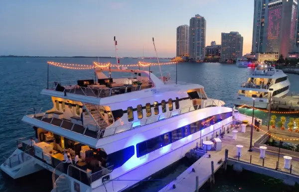 Bis Lady Yacht luxury party yacht Miami for private celebrations up to 400 guests