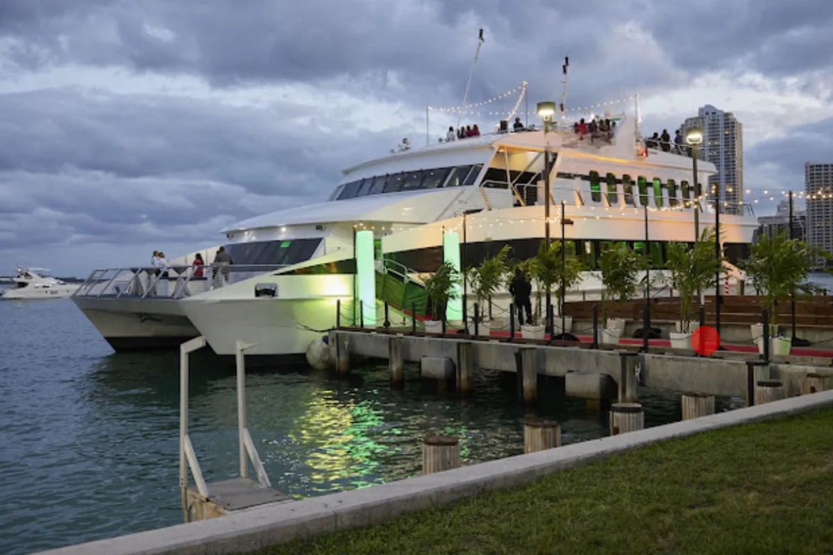 Corporate yacht charters Miami Biscayne Lady lounge area
