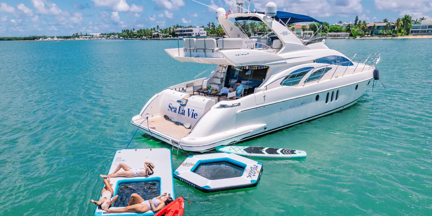 65ft Sea La Vie Azimut Flybridge Miami upper flybridge deck with open seating