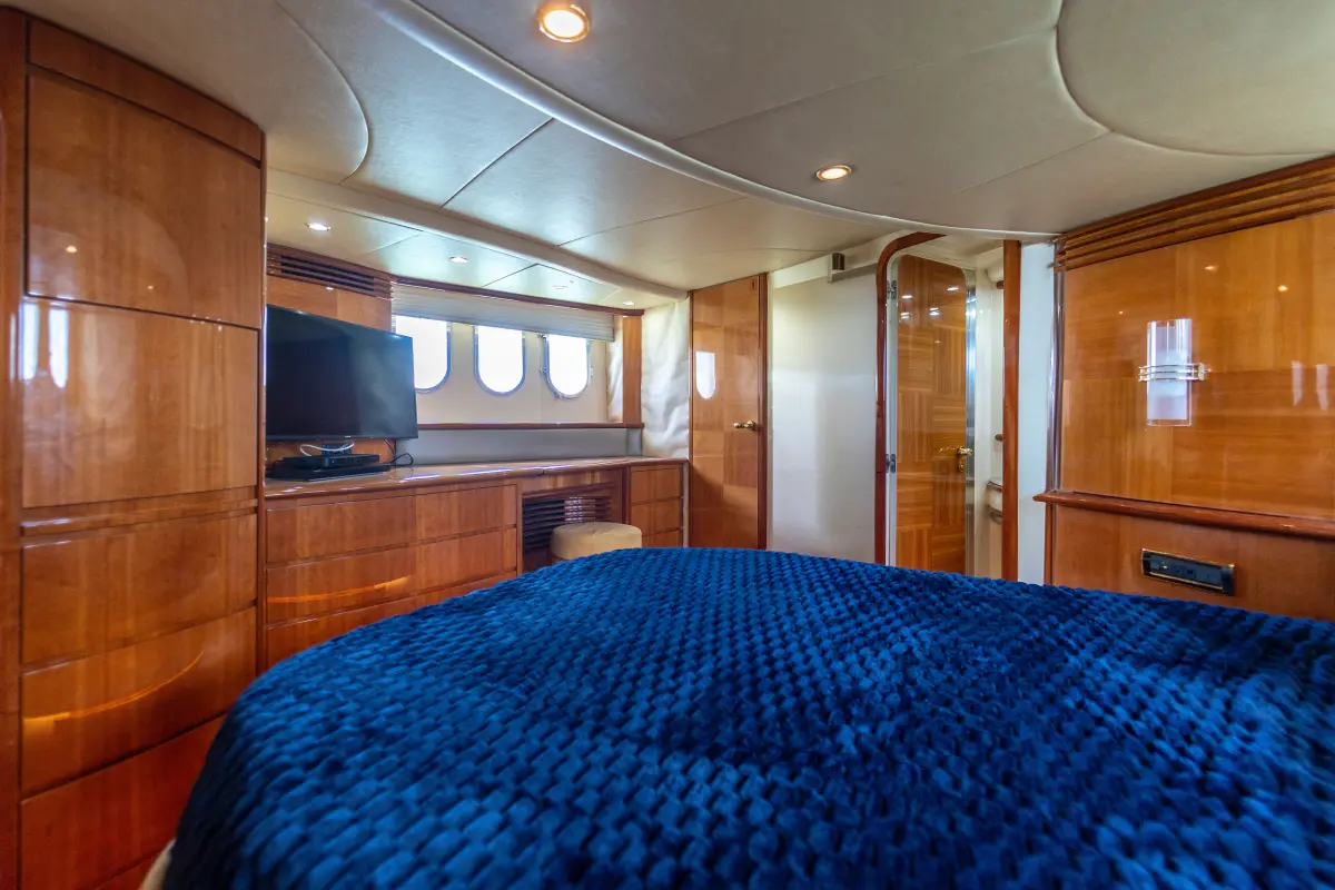 65ft Sea La Vie Azimut Flybridge Miami aft deck entertaining space