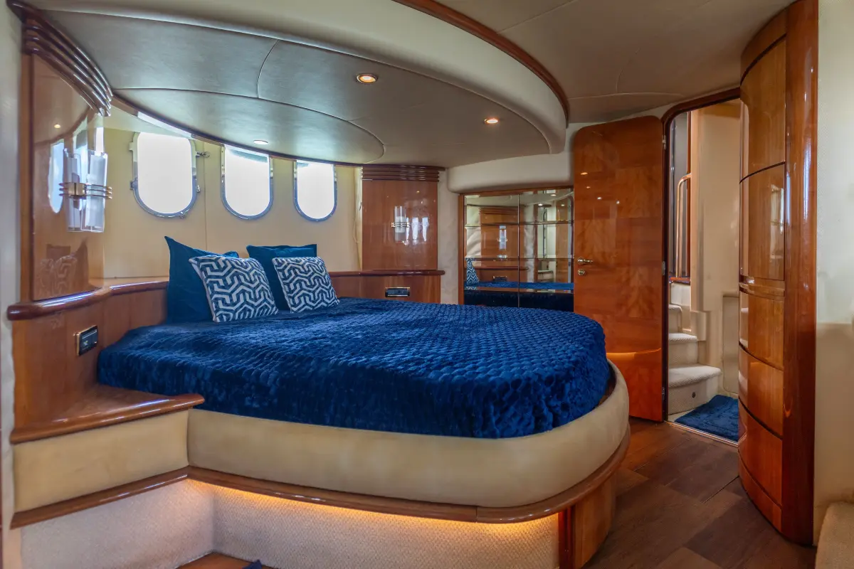 65ft Sea La Vie Azimut Flybridge Miami bow seating with ocean views