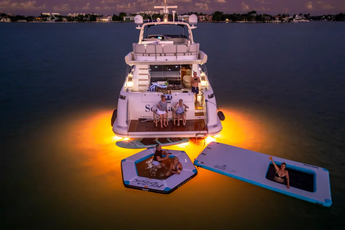65ft Sea La Vie Azimut Flybridge Miami flybridge lounge seating
