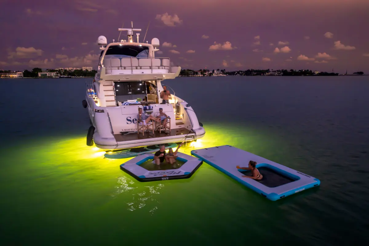 65ft Sea La Vie Azimut Flybridge Miami wet bar on upper deck