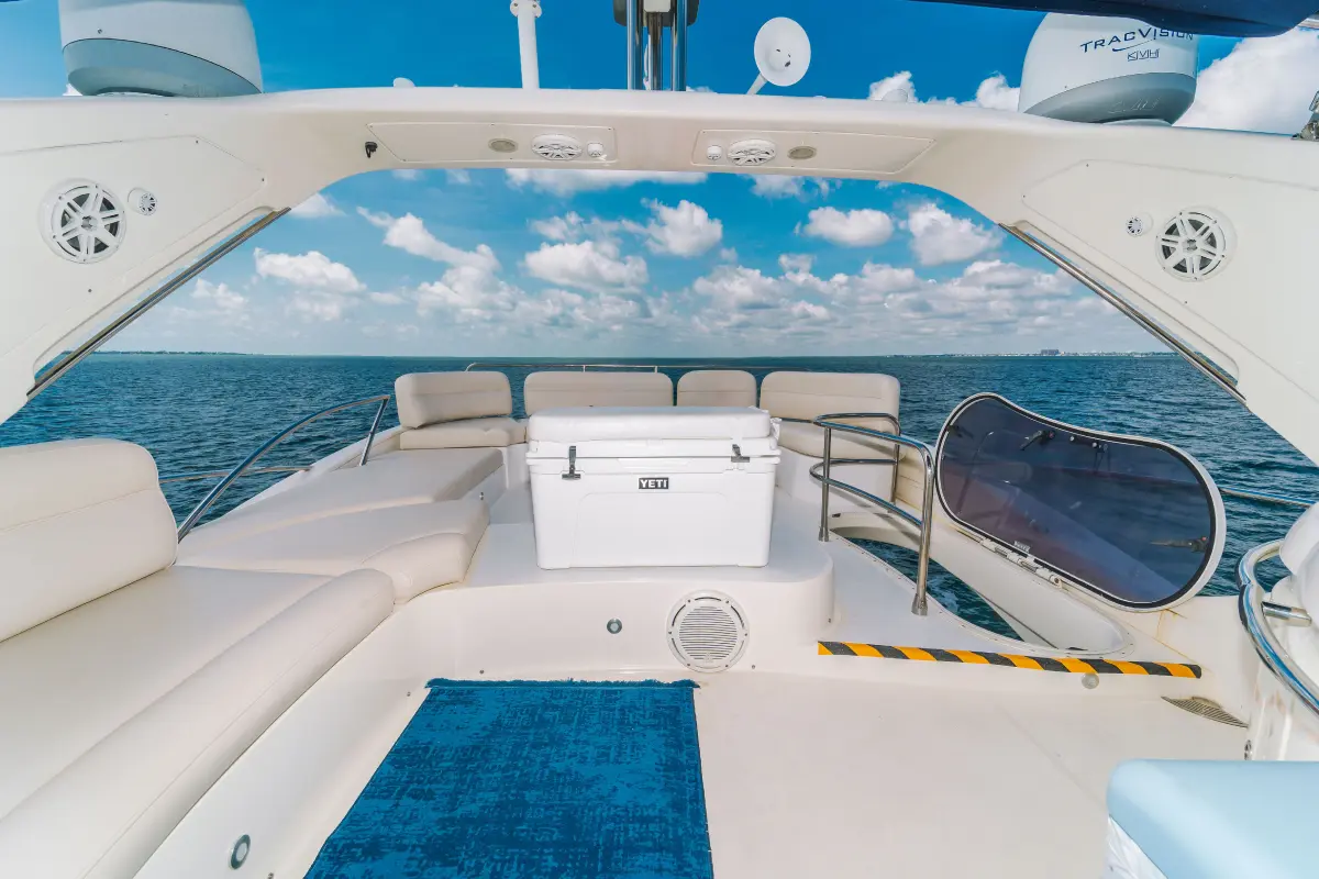 65ft Sea La Vie Azimut Flybridge Miami guest stateroom with elegant finishes