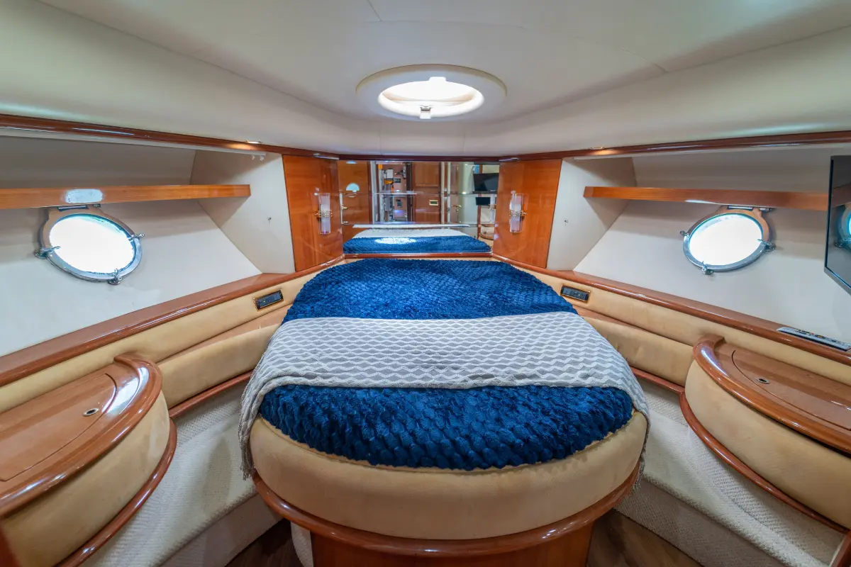 65ft Sea La Vie Azimut Flybridge Miami salon interior panoramic views