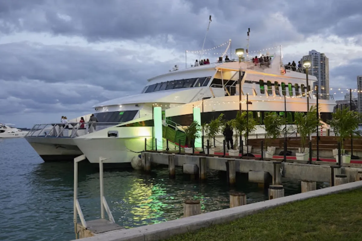 Wedding on a yacht in Miami Biscayne Lady deck setup